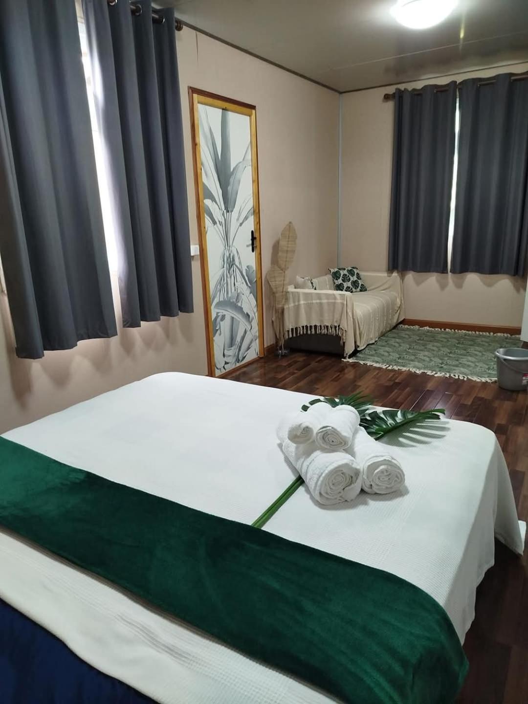 Natura Om Teahupoo Surf Lodge Toanoano Ngoại thất bức ảnh
